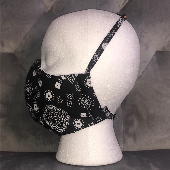 Face mask😷 - Picture 2 of 5